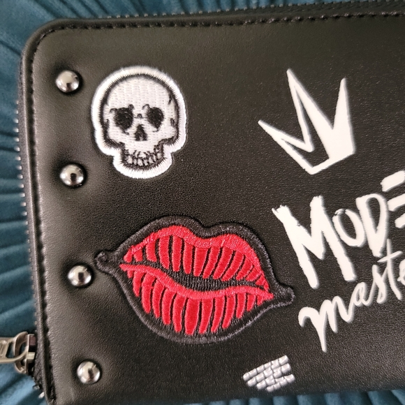 Disney loungefly cruella wallet - Picture 7 of 8